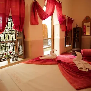 Guest house White Flowers